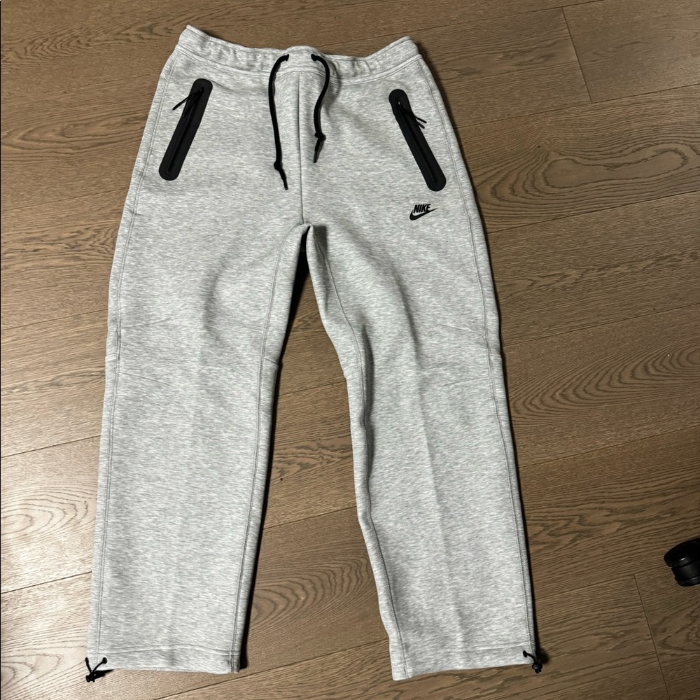 Brand new Nike tech men’s sweatpants